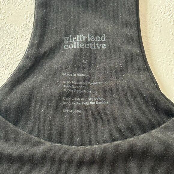 Girlfriend Collective Paloma Racerback Sports Bra Black Size Medium | Sustainabl - Picture 3 of 5